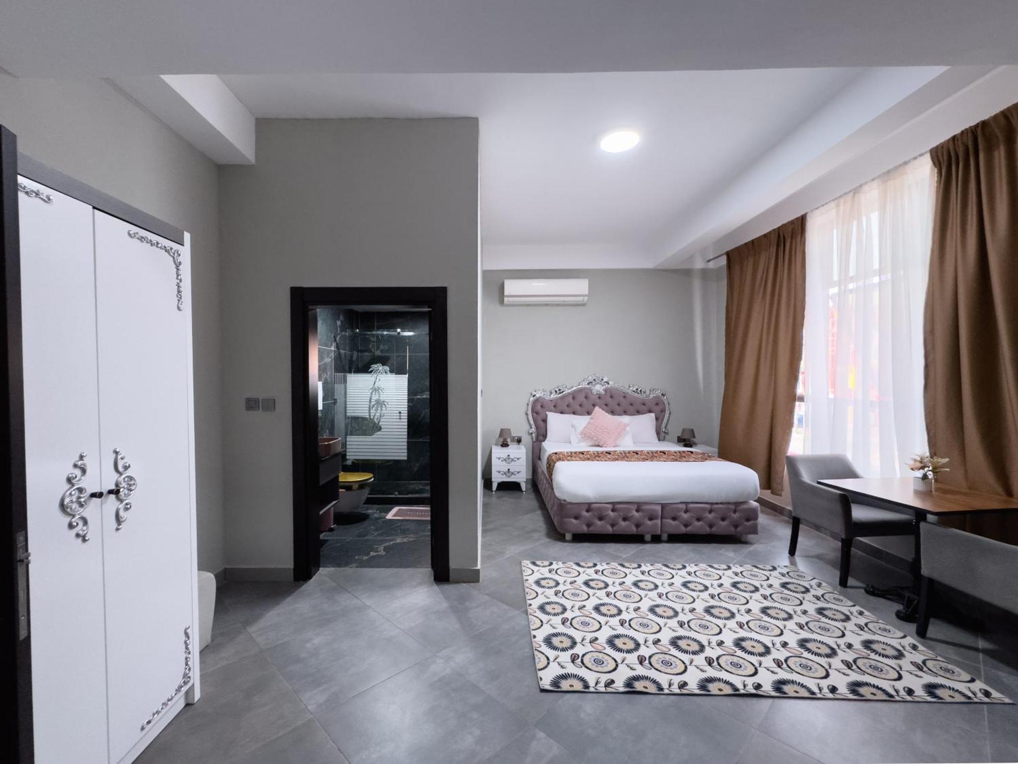 Euro Homes Hotel 아크라 외부 사진