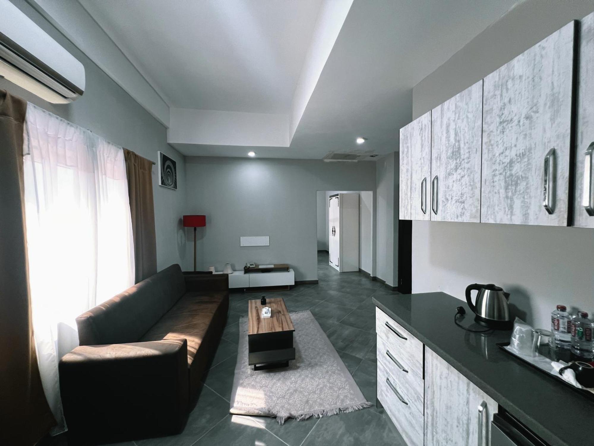 Euro Homes Hotel 아크라 외부 사진