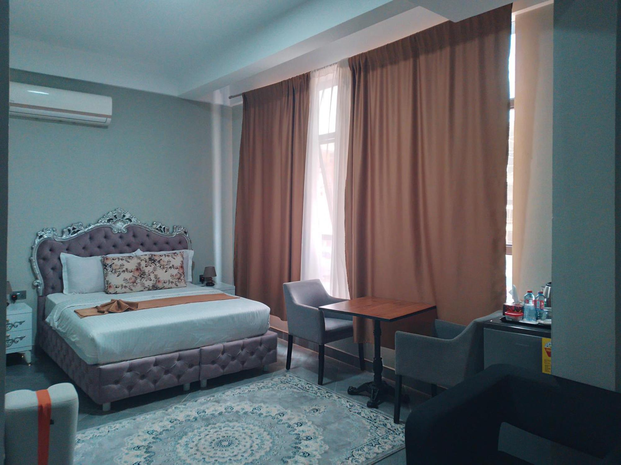 Euro Homes Hotel 아크라 외부 사진